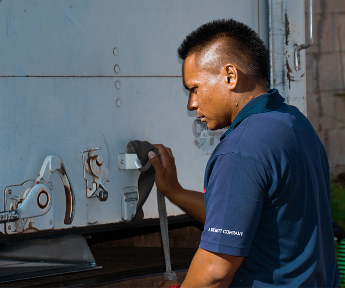 mover-locking-back-truck-is-left