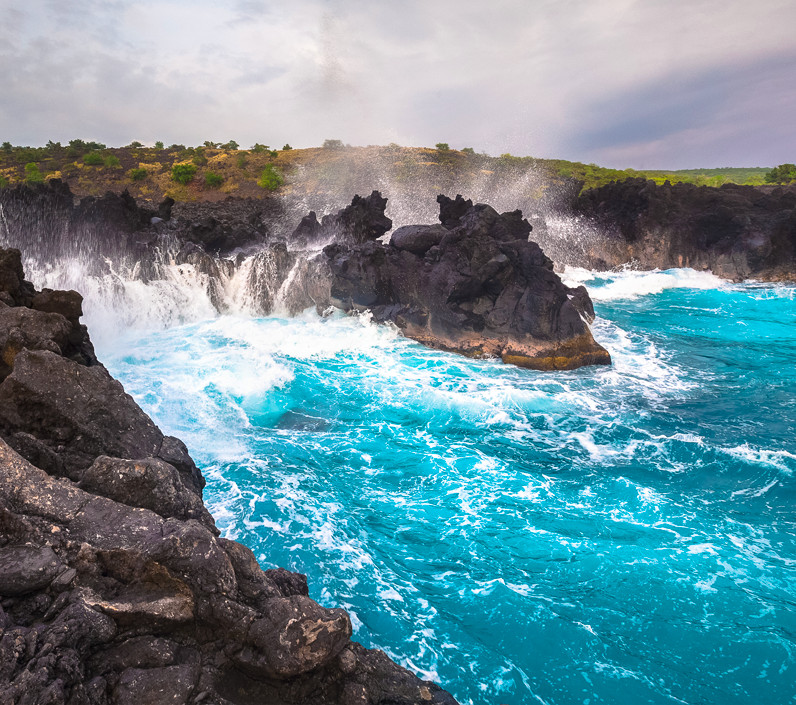 waves-crashing-kona-is-right